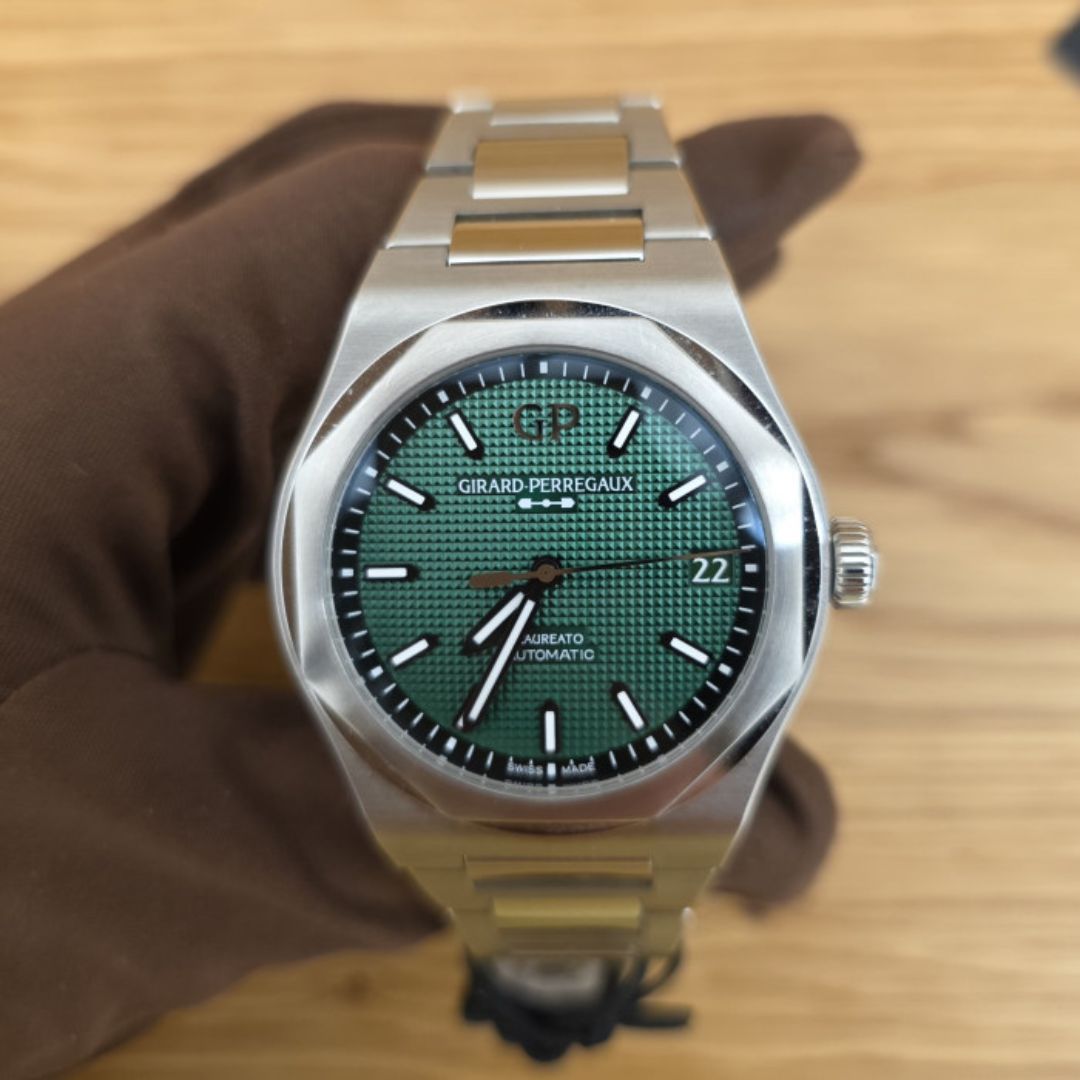 girard-perregaux-laureato-green-dial-81010-11-3153-1cm-full-set Girard Perregaux Laureato Green Dial 81010-11-3153-1CM Like New - Image 1
